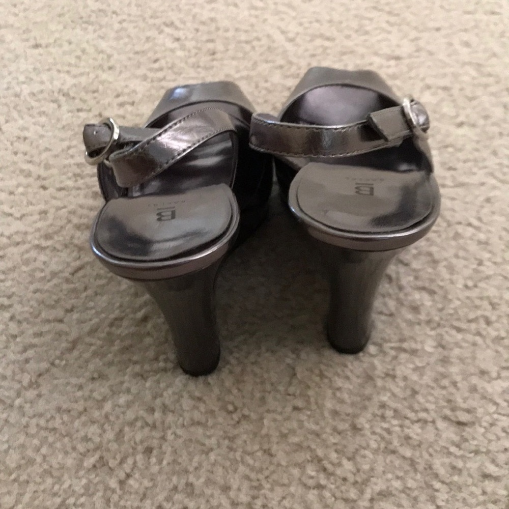 Shoes - Picture 3 of 4